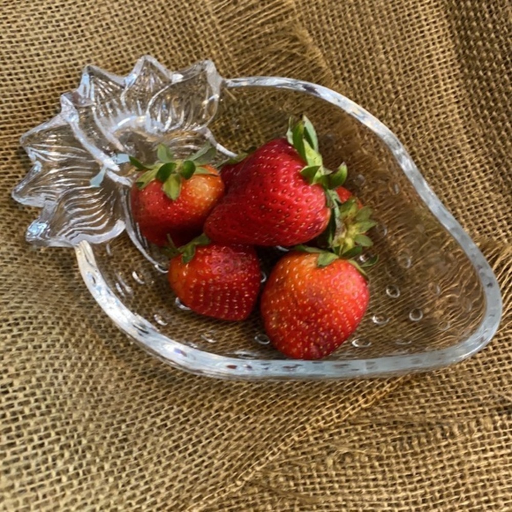 Studio Nova Strawberry Delight Clear Glass Strawberry Dish Bowl